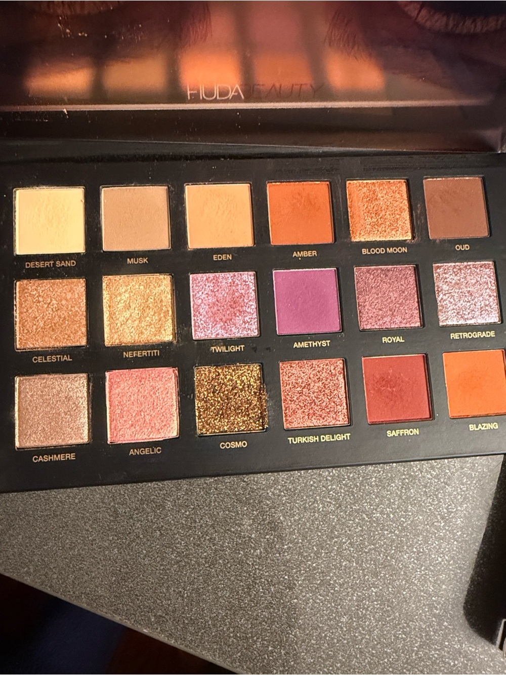 HUDA BEAUTY Desert Dusk Eyeshadow Palette